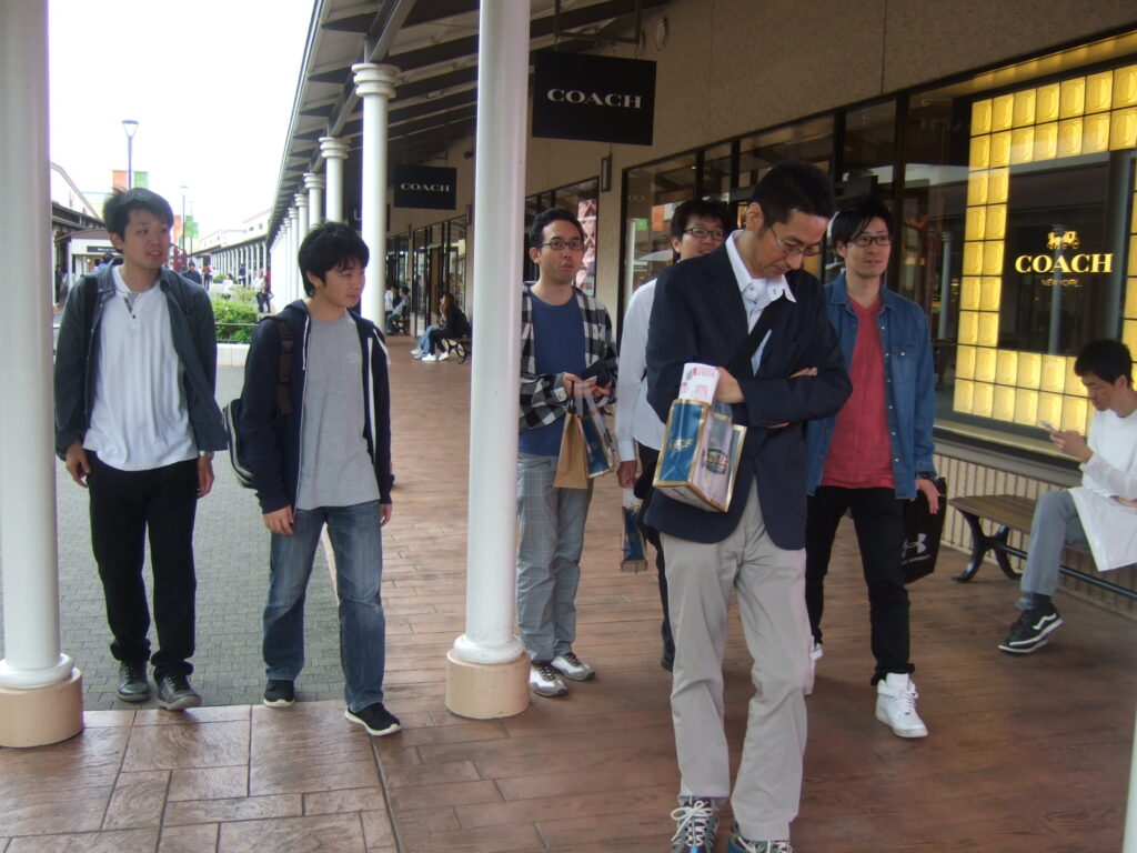 最後はアウトレットでお買い物です。
