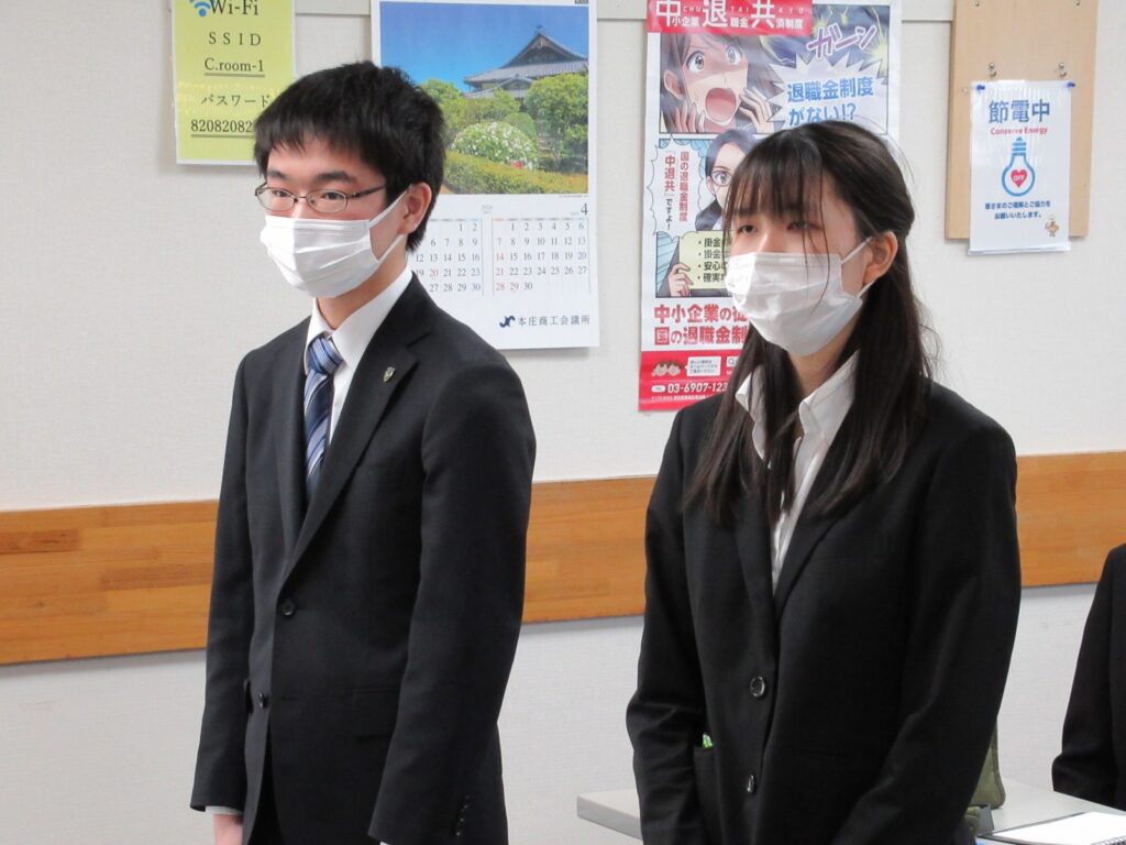 方針説明の後は新入社員の入社式に移ります。
入社おめでとうございます！
これから一緒に頑張っていきましょう！