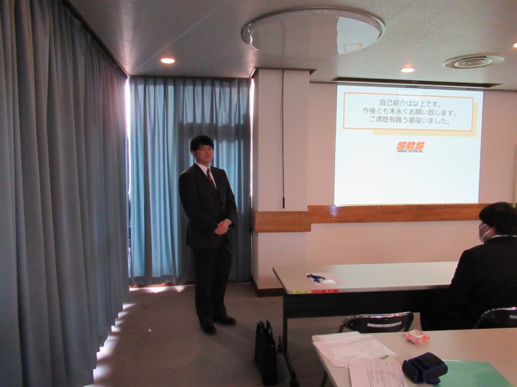 新入社員も緊張の中、自己紹介をして頂きました。