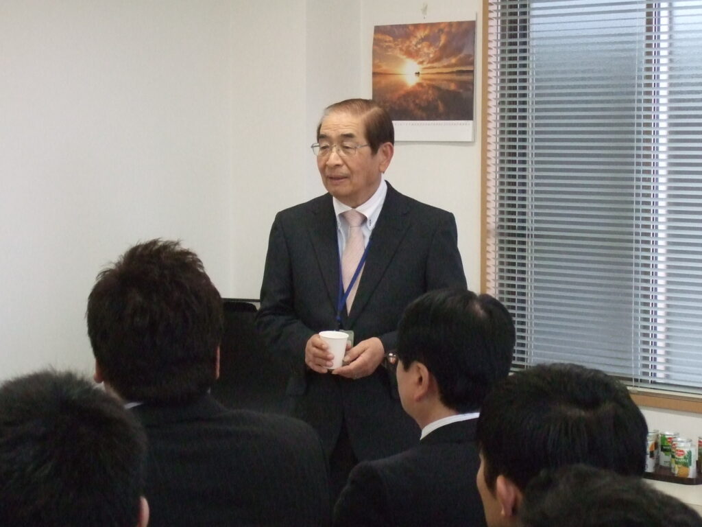 次は、会長から挨拶を頂きます。