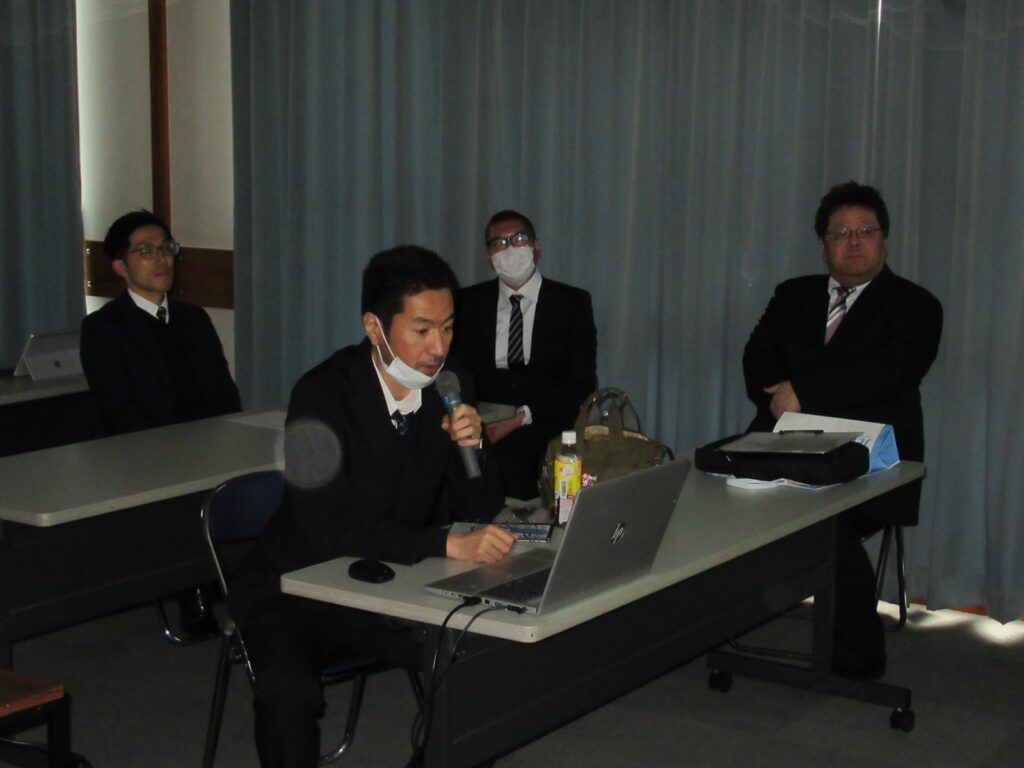 下半期を振り返り、目標達成度や改善点などが発表されます。