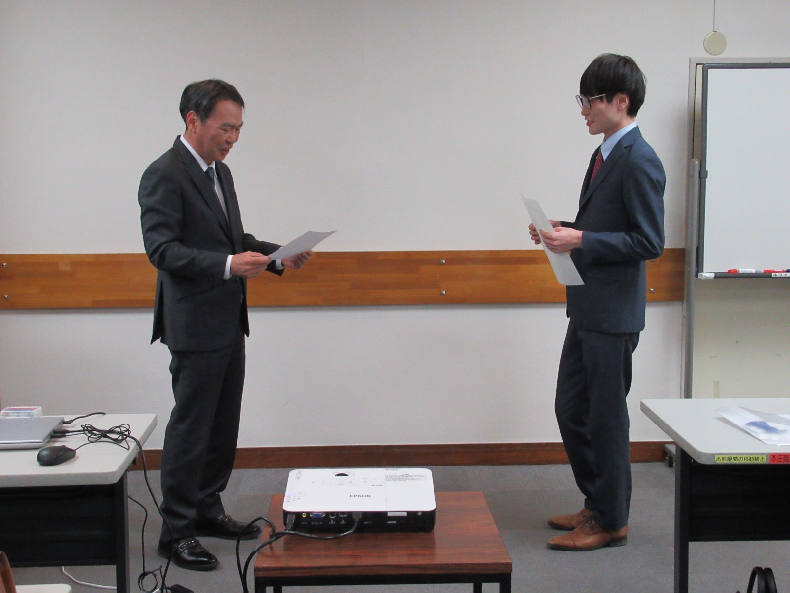 方針説明会に続いて永年勤続の表彰がありました。