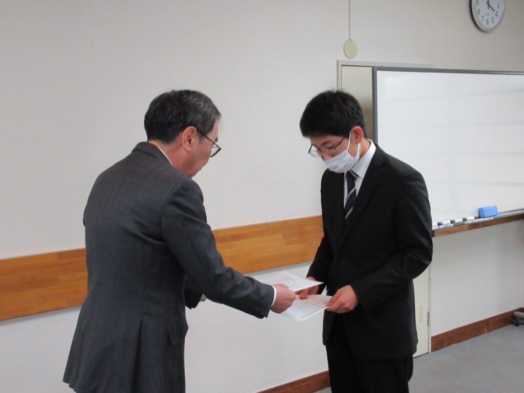 続いて新入社員の入社式が行われました。