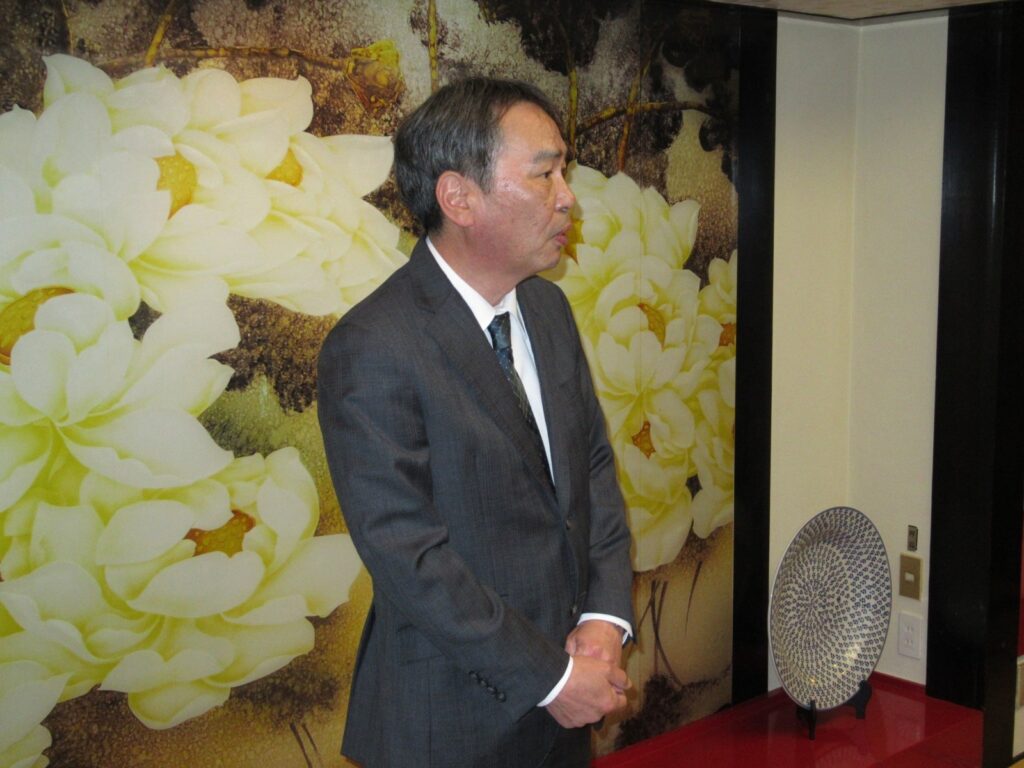 一通りの行事が終わったあとは新入社員歓迎会です。社長にご挨拶を頂きます。