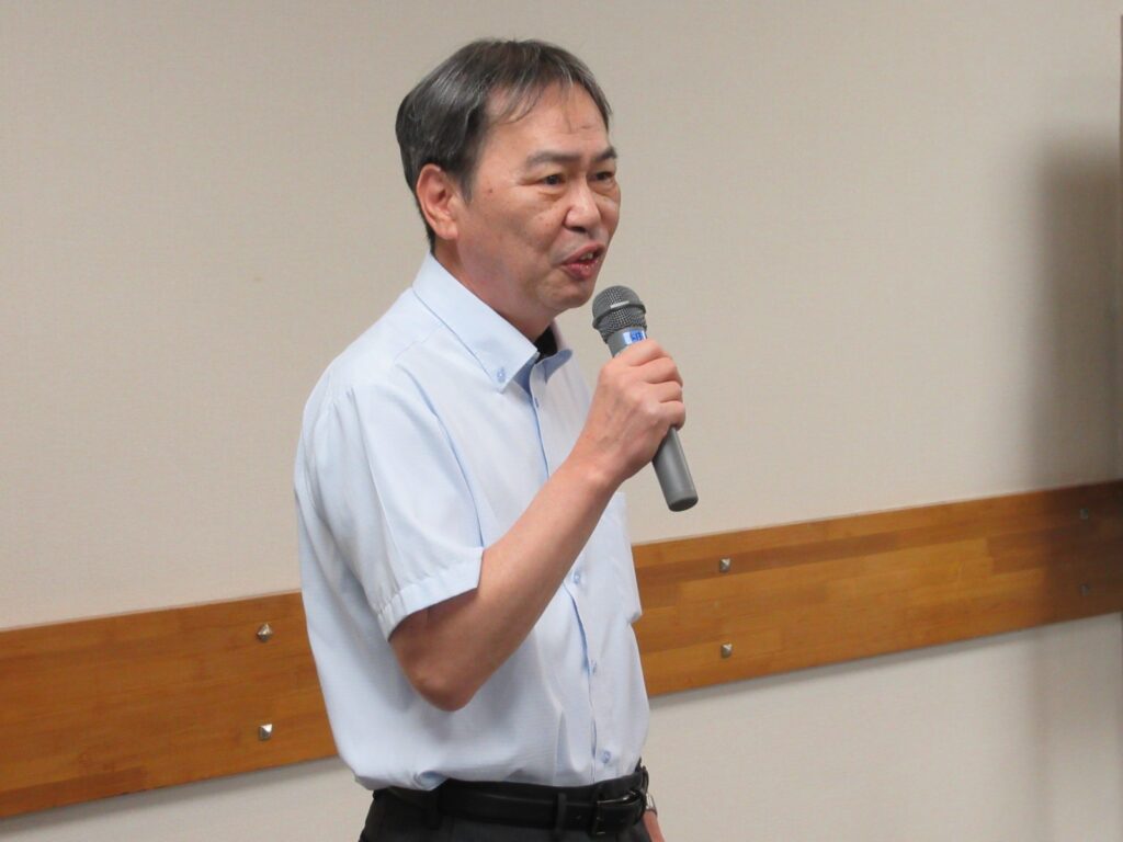 社長にご挨拶をいただき、第30期の方針説明会兼研修会が始まります。